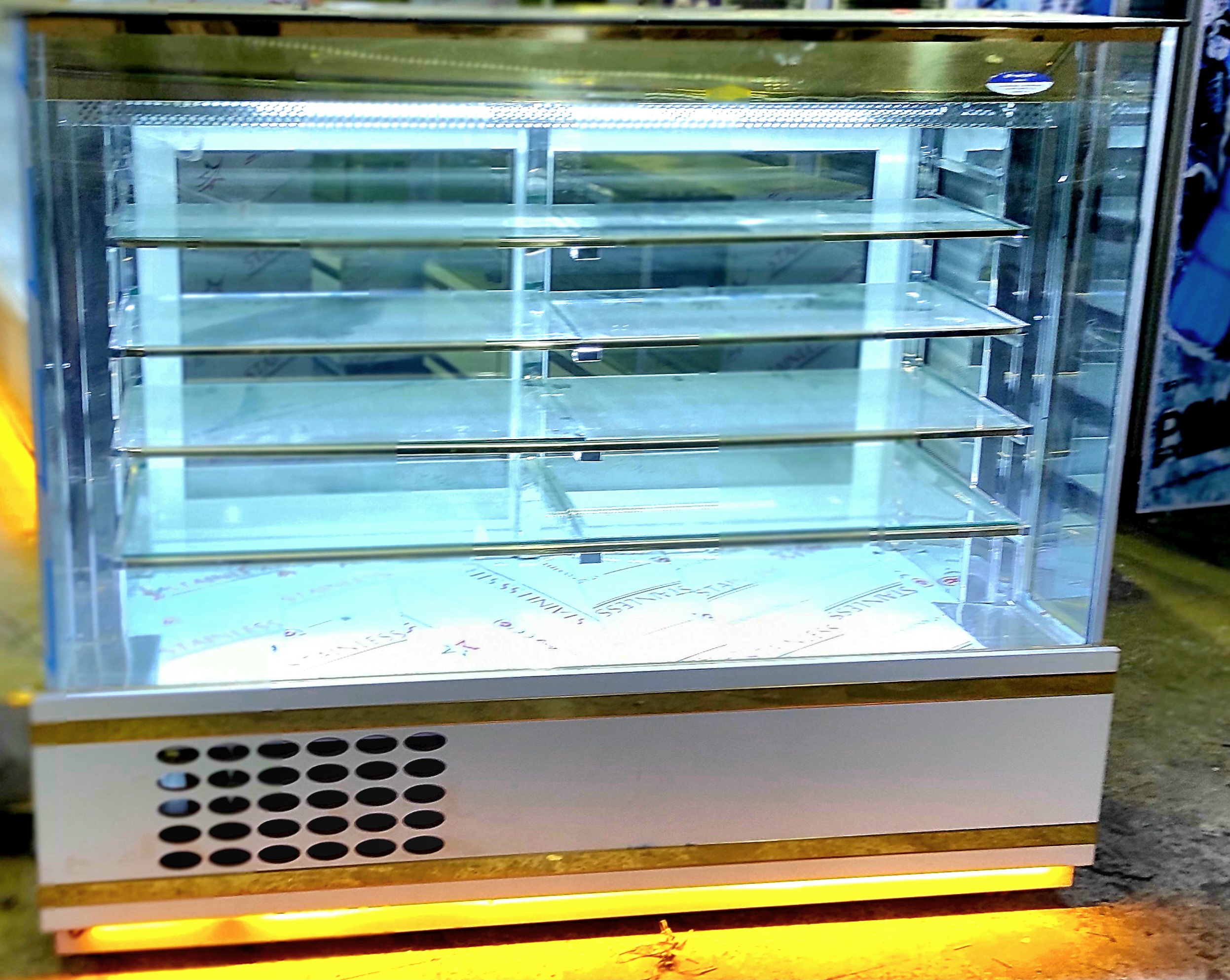 یخچال قنادی